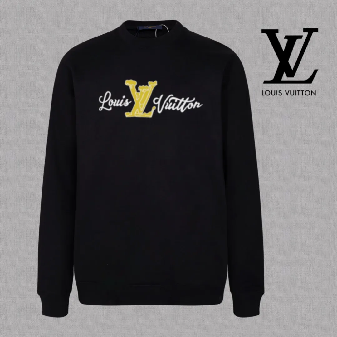 🅿️250 hot style on the shelves🔥❗ 💫〖Louis Vuitton LV〗 Fashionable round neck sweatshirt, casually matched with various styles, it is perfectly handsome😎The whole dress is made of double waistcoats, which makes the whole dress more three-dimensional. Not ordinary factories can do such fine work. The 2025 spring style counters are on sale, exquisite round neck terry sweatshirt, high-end double-strand pure cotton Customized drawstring ribs are dyed in the same vat and are complete with three standards. The chest craftsmanship adopts a simple and elegant pattern on the chest, which is easy to control for any age group! Fit and comfortable! Customized thickened 440g terry sweatshirt fabric, soft and comfortable to the touch, with a three-dimensional shape! 🙌🏻 It’s also very breathable, so it’s a versatile style that can be worn with any outfit! ✔Color: Black White Apricot Size: S M L XL 2XL